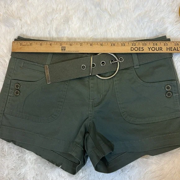 Green Shorts with Belt Size 7 - Picture 3 of 9